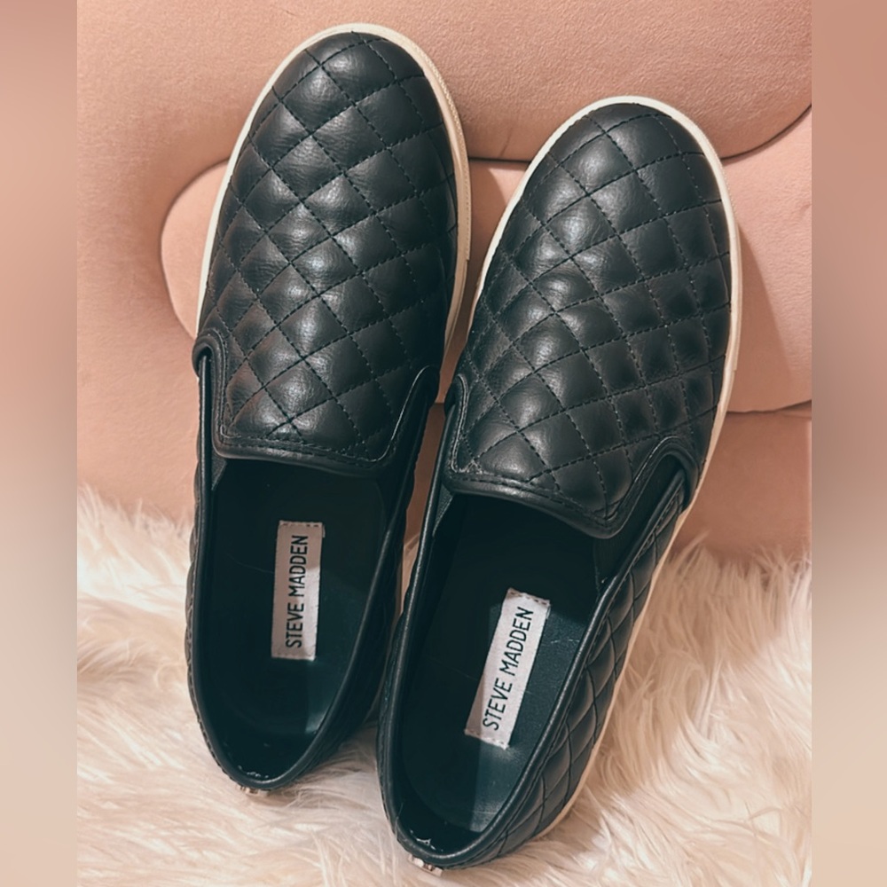 Steve Madden Women's Ecentrcq Sneaker- Size 9